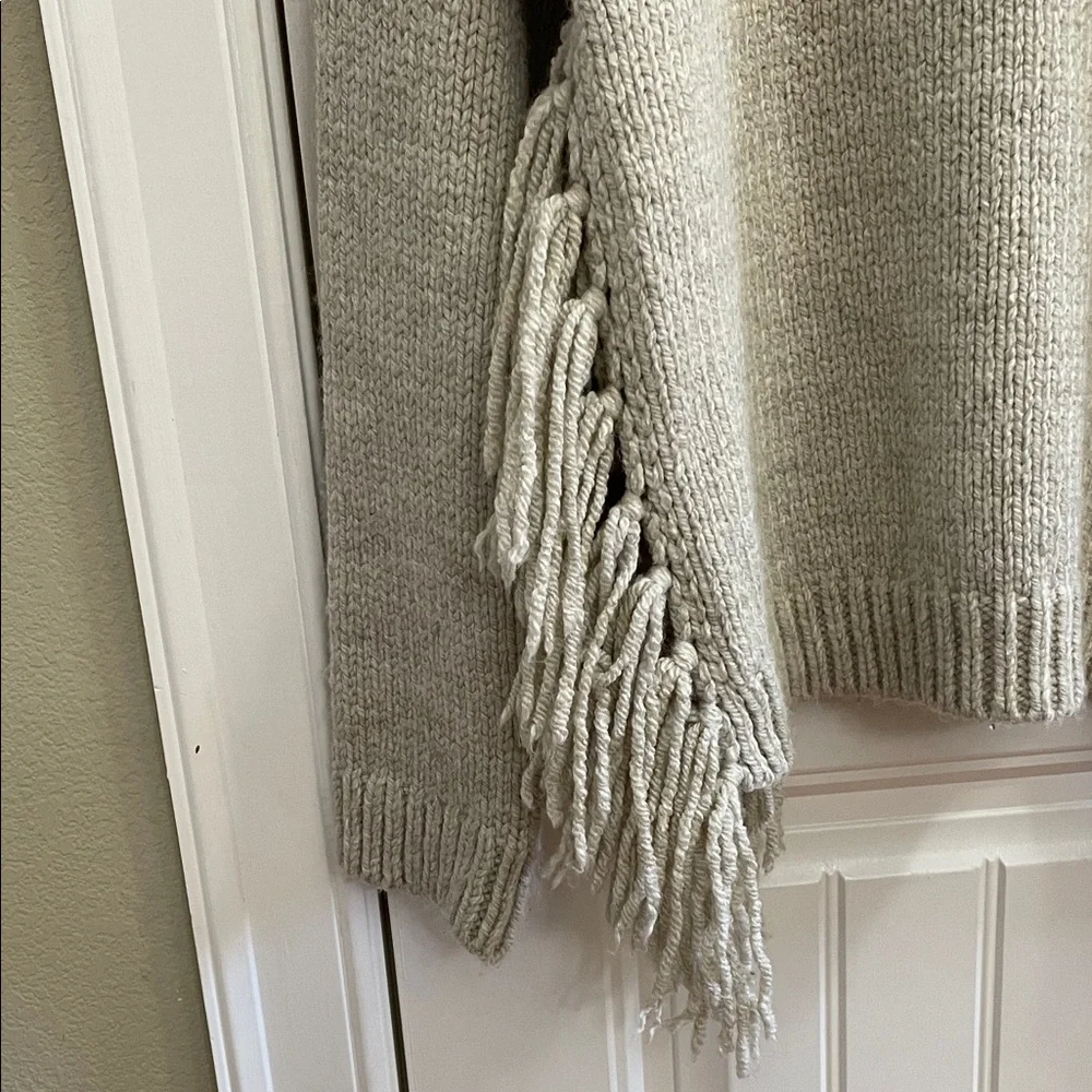 ZARA  Beige Chunky Knit Fringe Sweater